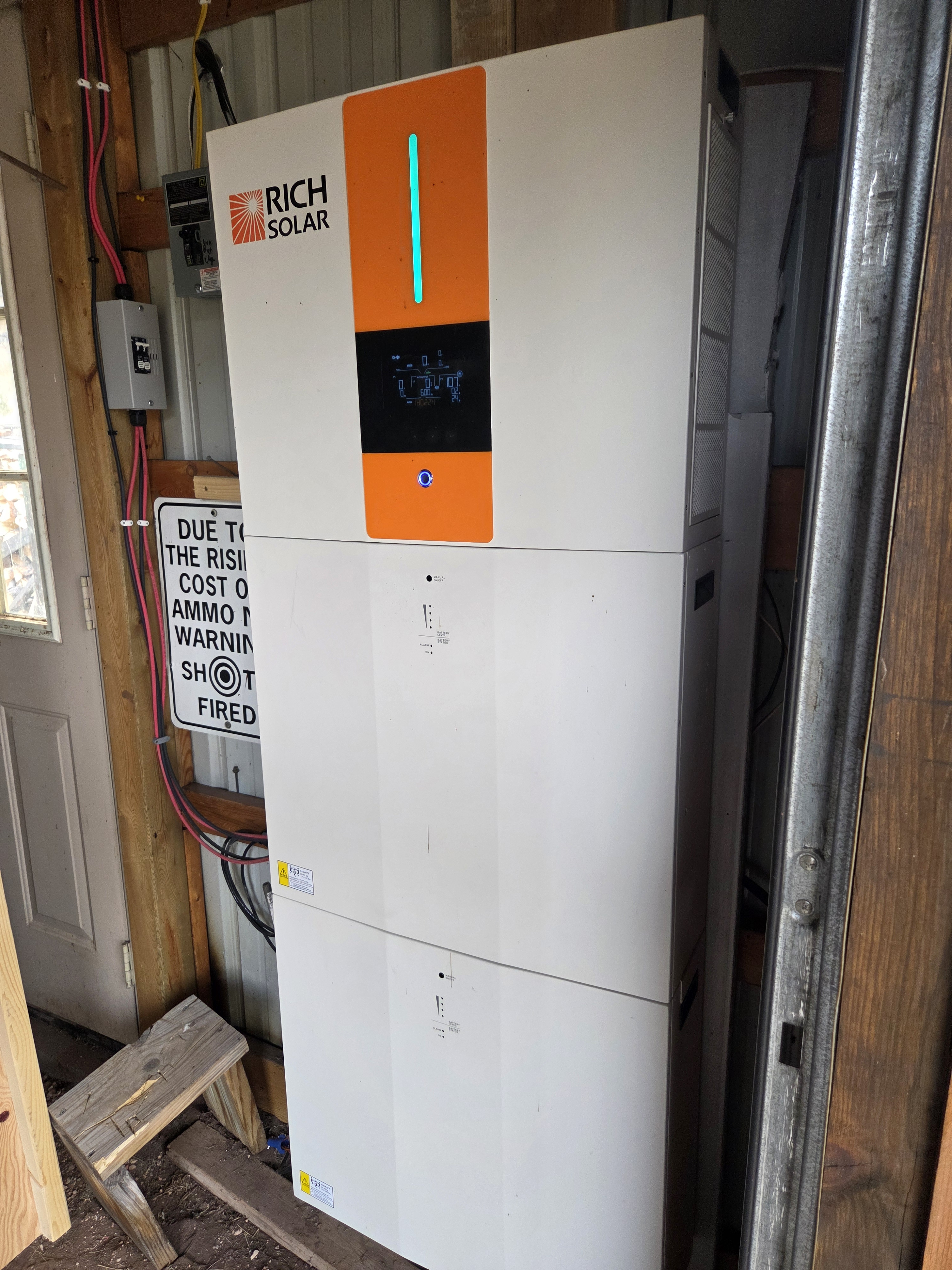 Solar inverter and battery backup system